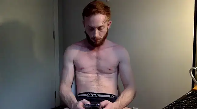 Snapshot of Smoker_Ginger chatting on December 9, 7:29 pm Smoker Ginger online show from December 9, 7:29 pm