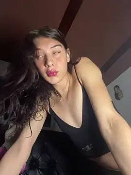 Snapshot of NICOLSKINNY1 chatting on March 19, 12:37 am NICOLSKINNY1 online show from March 19, 12:37 am