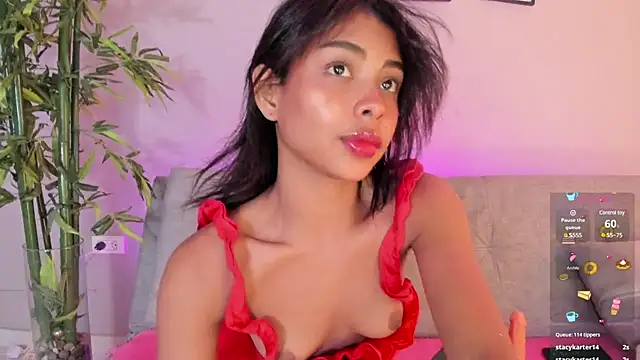 Snapshot of cinnamon_kyla chatting on February 1, 10:02 pm cinnamon kyla online show from February 1, 10:02 pm