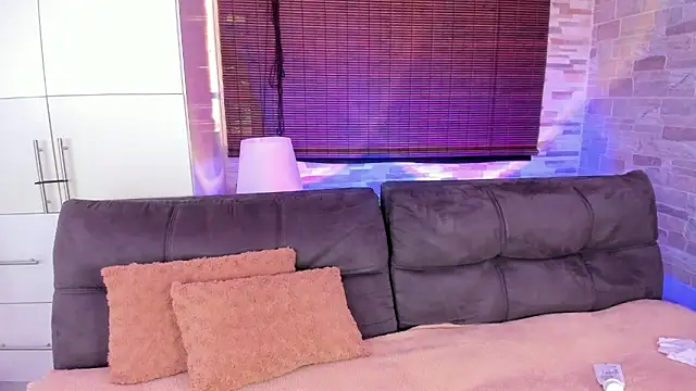 Snapshot of cinnamon_kyla chatting on February 14, 6:29 pm cinnamon kyla online show from February 14, 6:29 pm