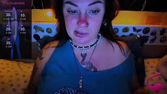 EllieOz online show from January 13, 4:19 pm