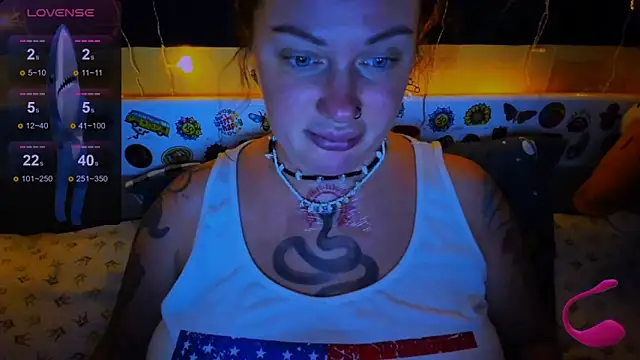 EllieOz online show from January 14, 6:07 pm