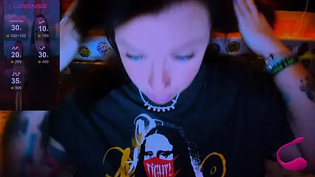 EllieOz online show from February 1, 3:28 pm