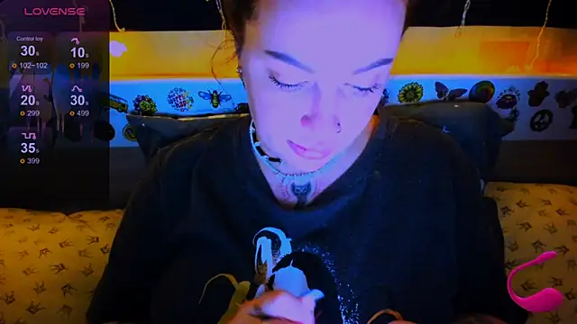 EllieOz online show from February 18, 6:37 pm