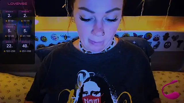 EllieOz online show from February 25, 4:31 pm