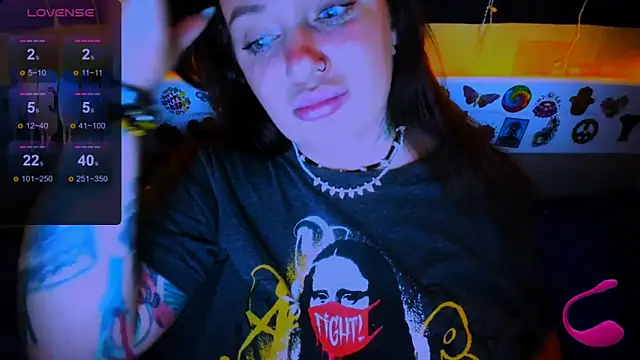 EllieOz online show from March 21, 8:40 pm