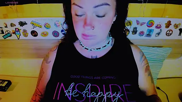 EllieOz online show from September 8, 5:01 pm