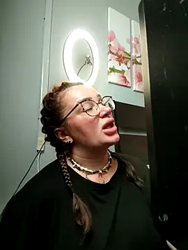 EllieOz online show from September 17, 8:16 am