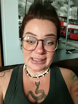 EllieOz online show from October 7, 3:53 pm