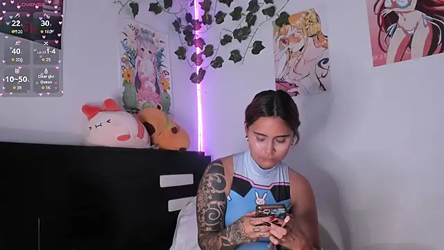 Violette-Ramirez01 online show from December 21, 3:31 pm