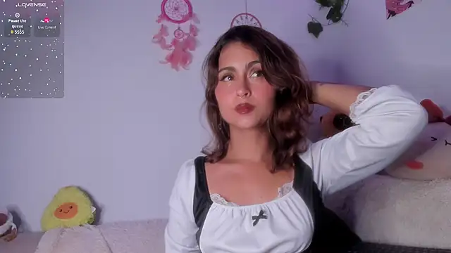 Violette-Ramirez01 online show from December 21, 1:02 am