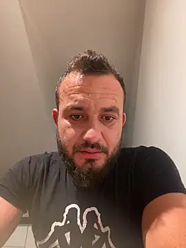 Snapshot of cosmin9000 chatting on October 4, 5:16 am cosmin9000 online show from October 4, 5:16 am