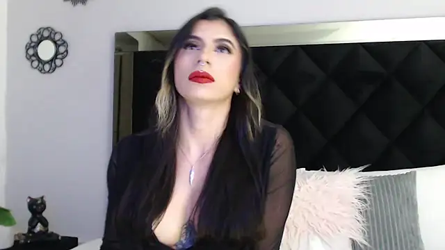 KinaCooper online show from December 1, 6:57 pm