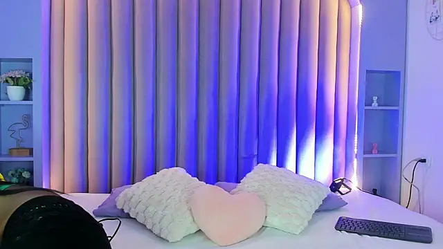 nahomi campbell online show from February 13, 7:31 pm