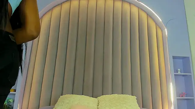 nahomi campbell online show from February 19, 7:27 pm