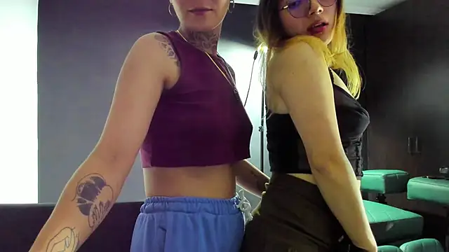 Snapshot of anaroman01 chatting on November 7, 1:38 am anaroman01 online show from November 7, 1:38 am