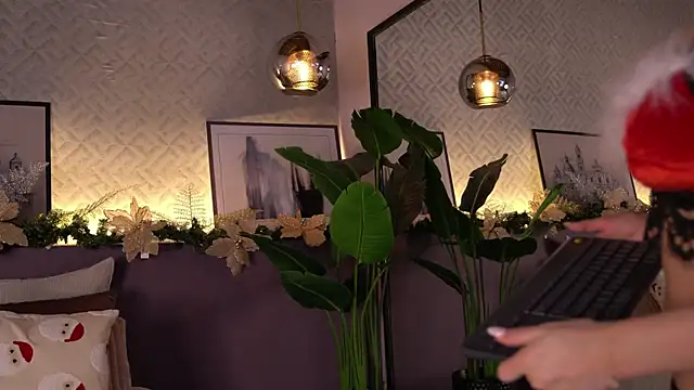 ElleDiane online show from December 17, 12:23 am