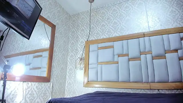 arl chloee online show from November 6, 3:07 am