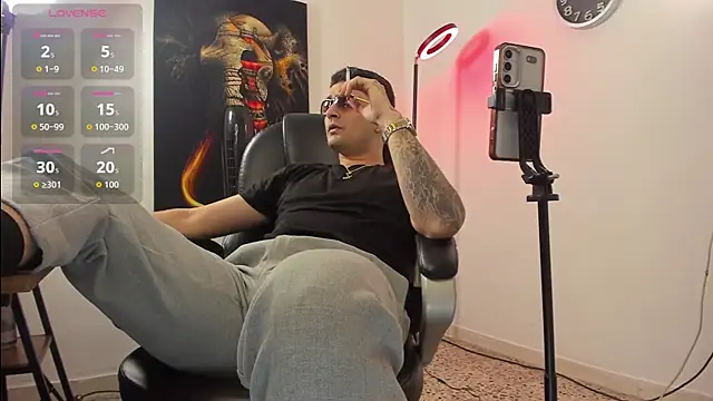 Snapshot of Nicolas_Fellener chatting on October 27, 4:27 am Nicolas Fellener online show from October 27, 4:27 am