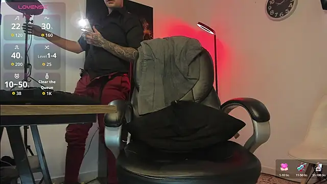 Snapshot of Nicolas_Fellener chatting on November 7, 4:56 am Nicolas Fellener online show from November 7, 4:56 am