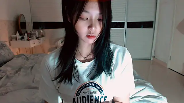 -Lucky Girl online show from November 4, 2:49 pm