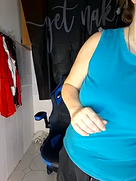 Snapshot of Jassiundich2 chatting on December 4, 7:44 pm Jassiundich2 online show from December 4, 7:44 pm