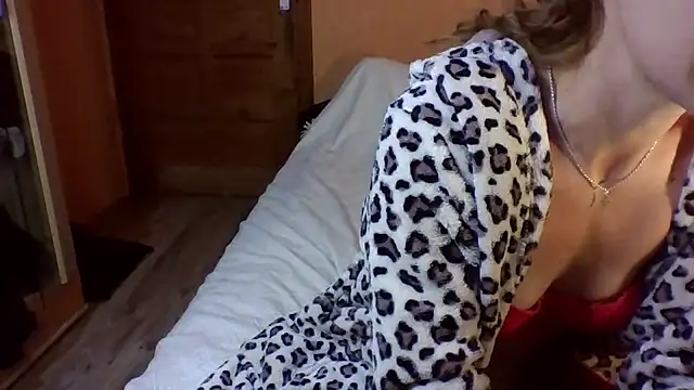 Snapshot of tmona1917 chatting on October 10, 8:46 am tmona1917 online show from October 10, 8:46 am