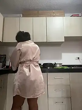 Snapshot of emmyjhonson07 chatting on December 11, 1:28 pm emmyjhonson07 online show from December 11, 1:28 pm