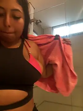 Snapshot of emmyjhonson07 chatting on March 21, 10:39 pm emmyjhonson07 online show from March 21, 10:39 pm