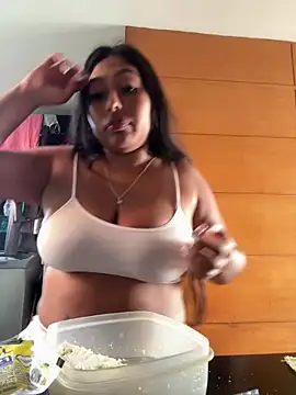 Snapshot of emmyjhonson07 chatting on March 22, 1:08 pm emmyjhonson07 online show from March 22, 1:08 pm