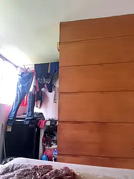 Snapshot of emmyjhonson07 chatting on October 21, 3:24 pm emmyjhonson07 online show from October 21, 3:24 pm