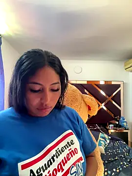 Snapshot of emmyjhonson07 chatting on October 31, 2:18 pm emmyjhonson07 online show from October 31, 2:18 pm