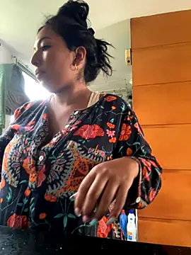 Snapshot of emmyjhonson07 chatting on November 3, 12:39 pm emmyjhonson07 online show from November 3, 12:39 pm