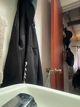 Snapshot of emmyjhonson07 chatting on March 13, 2:12 pm emmyjhonson07 online show from March 13, 2:12 pm