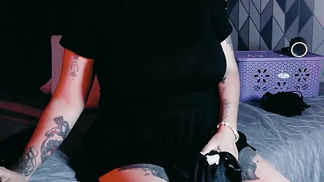 shybutdirtygirrll online show from October 9, 7:23 pm