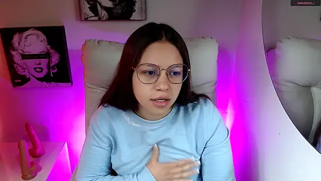 Snapshot of SamanthaRoldaan chatting on February 14, 3:42 pm SamanthaRoldaan online show from February 14, 3:42 pm