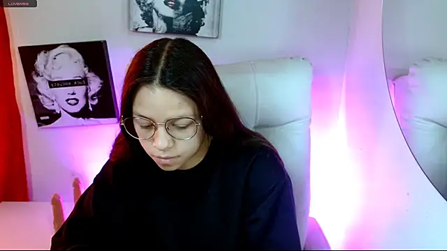 Snapshot of SamanthaRoldaan chatting on February 25, 2:16 pm SamanthaRoldaan online show from February 25, 2:16 pm