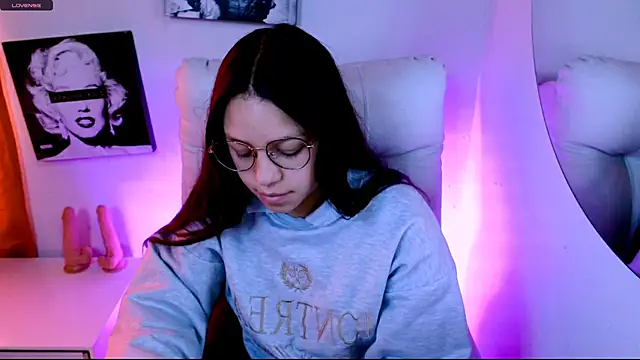 Snapshot of SamanthaRoldaan chatting on March 4, 3:18 pm SamanthaRoldaan online show from March 4, 3:18 pm