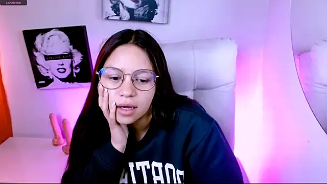 Snapshot of SamanthaRoldaan chatting on March 6, 12:56 pm SamanthaRoldaan online show from March 6, 12:56 pm