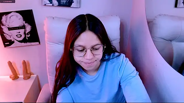 Snapshot of SamanthaRoldaan chatting on March 7, 2:36 pm SamanthaRoldaan online show from March 7, 2:36 pm