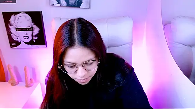 Snapshot of SamanthaRoldaan chatting on March 11, 2:34 pm SamanthaRoldaan online show from March 11, 2:34 pm