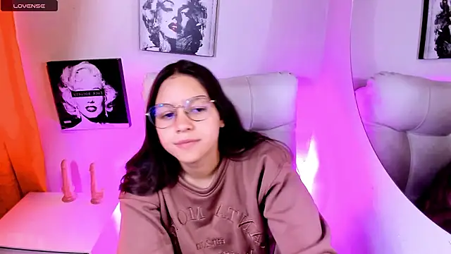 Snapshot of SamanthaRoldaan chatting on March 16, 3:27 pm SamanthaRoldaan online show from March 16, 3:27 pm