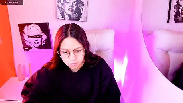 Snapshot of SamanthaRoldaan chatting on March 20, 2:55 pm SamanthaRoldaan online show from March 20, 2:55 pm