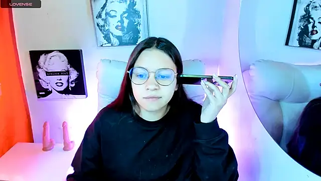 Snapshot of SamanthaRoldaan chatting on March 24, 3:28 pm SamanthaRoldaan online show from March 24, 3:28 pm