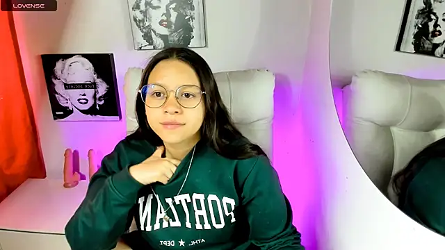 Snapshot of SamanthaRoldaan chatting on April 7, 3:01 pm SamanthaRoldaan online show from April 7, 3:01 pm