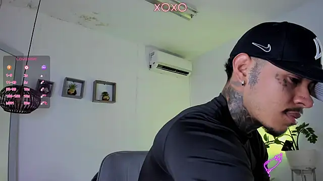 JordanSmiith  online show from February 3, 8:13 pm