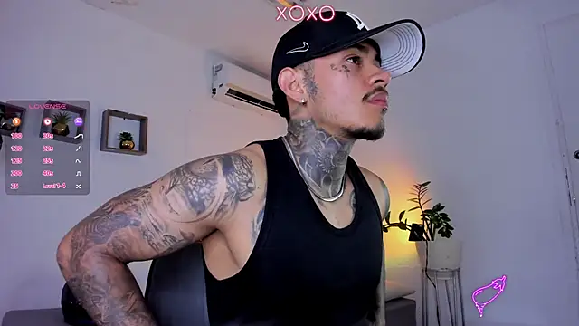 JordanSmiith  online show from February 7, 7:59 pm