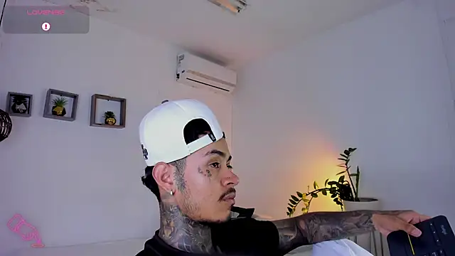 JordanSmiith  online show from February 12, 11:09 pm