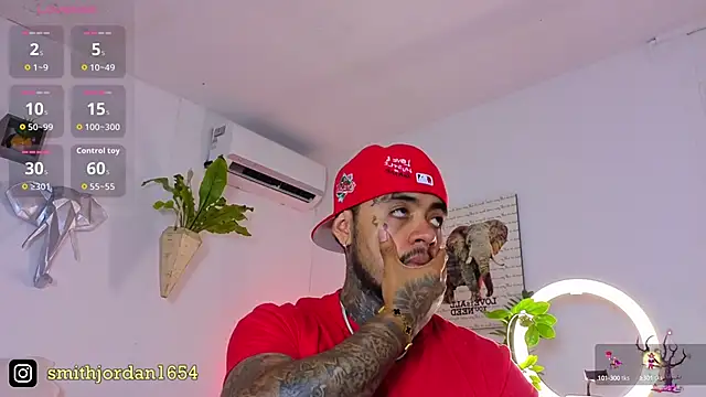 JordanSmiith  online show from October 9, 9:24 pm