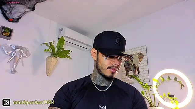 JordanSmiith  online show from October 20, 8:31 pm